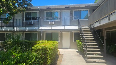 4860 Clayton Rd in Concord, CA - Building Photo - Building Photo