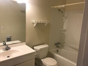 210 Purefoy Rd in Chapel Hill, NC - Building Photo - Building Photo