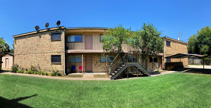 Balboa Apartments in South Houston, TX - Building Photo - Building Photo