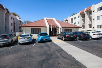 Regency Villas in San Diego, CA - Building Photo - Building Photo