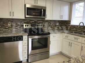 1785 SW 43rd Ave in Fort Lauderdale, FL - Building Photo - Building Photo