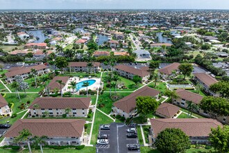 Aquarius Apartments of Marco Island in Marco Island, FL - Building Photo - Building Photo