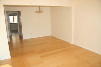 11015 Lake Ave, Unit 8 in Cleveland, OH - Building Photo - Building Photo