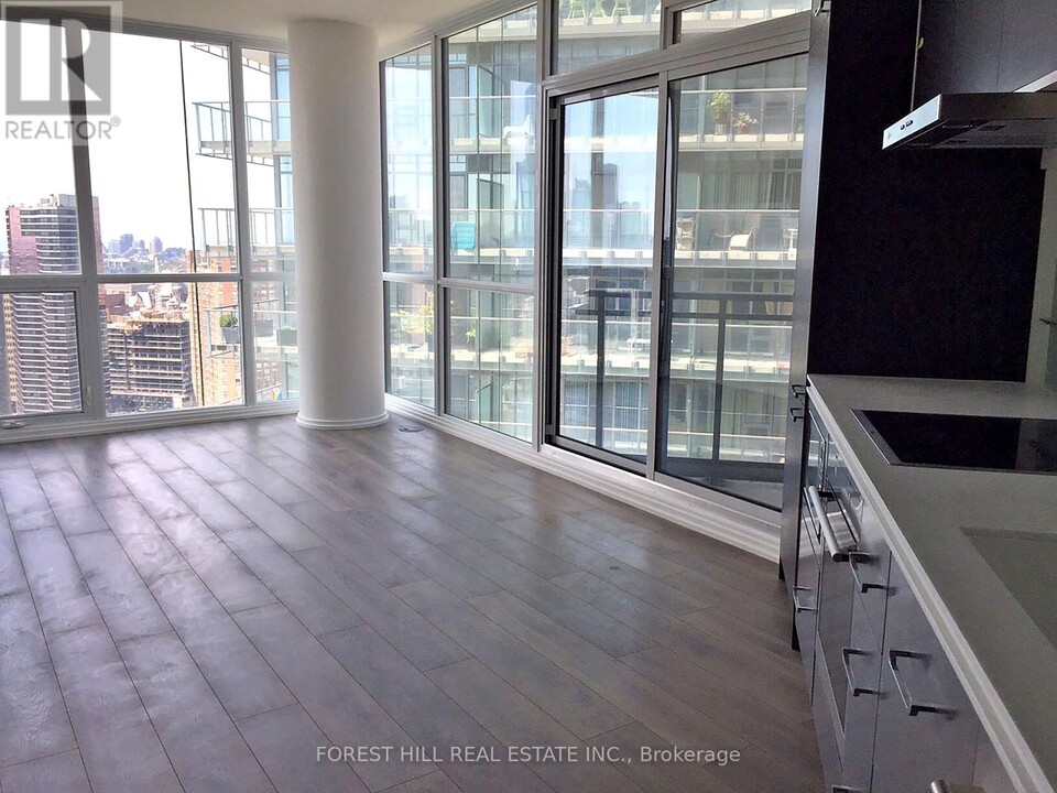 45-3345 Charles St E in Toronto, ON - Building Photo