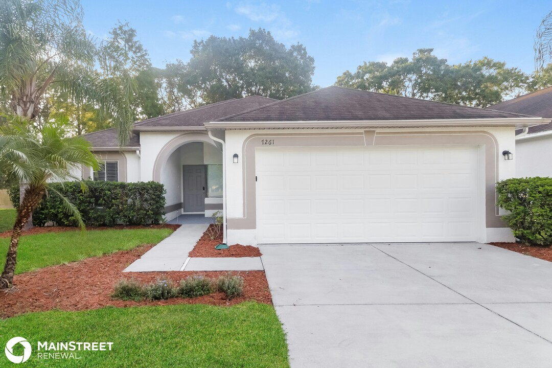 7261 Twin Cedar Ln in Lakeland, FL - Foto de edificio