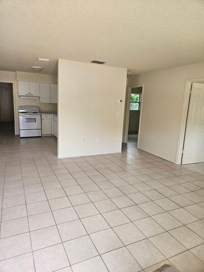 5615-5618 8th St Ct E in Bradenton, FL - Building Photo - Building Photo