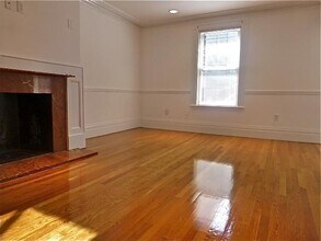 256 Newbury St, Unit 5 in Boston, MA - Building Photo - Building Photo