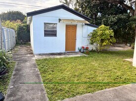 6334 SW 35th St in Miami, FL - Building Photo