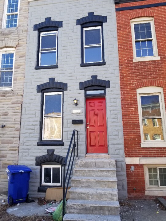 1203 W Cross St Photo