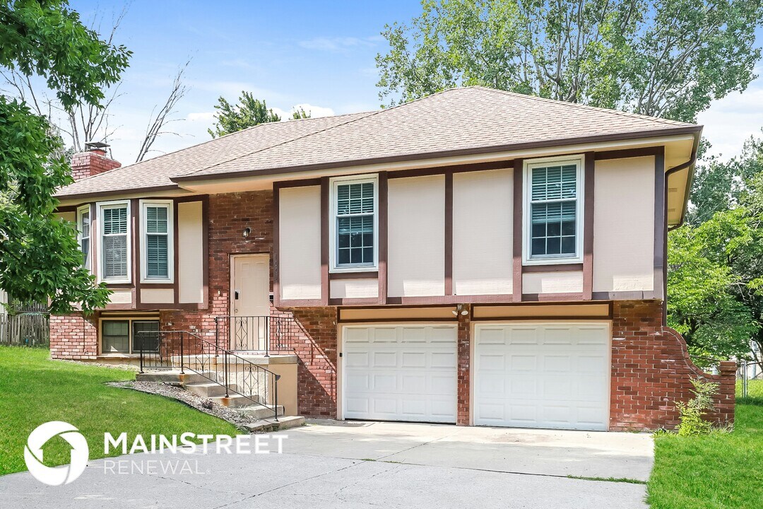 1005 NE 104th Terrace in Kansas City, MO - Building Photo