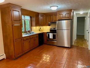 31 Gordon Ave in Enfield, CT - Building Photo - Building Photo