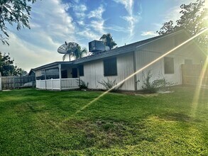 570 N Lemona St in Woodlake, CA - Building Photo - Building Photo