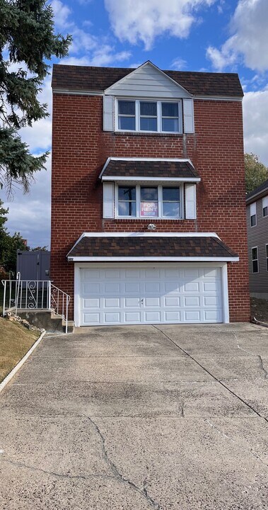 9245 Old Newtown Rd, Unit A in Philadelphia, PA - Building Photo