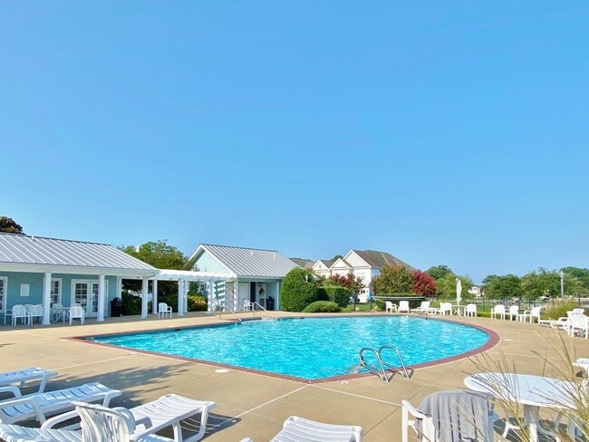 4142 Seafarer Ave in Norfolk, VA - Foto de edificio - Building Photo