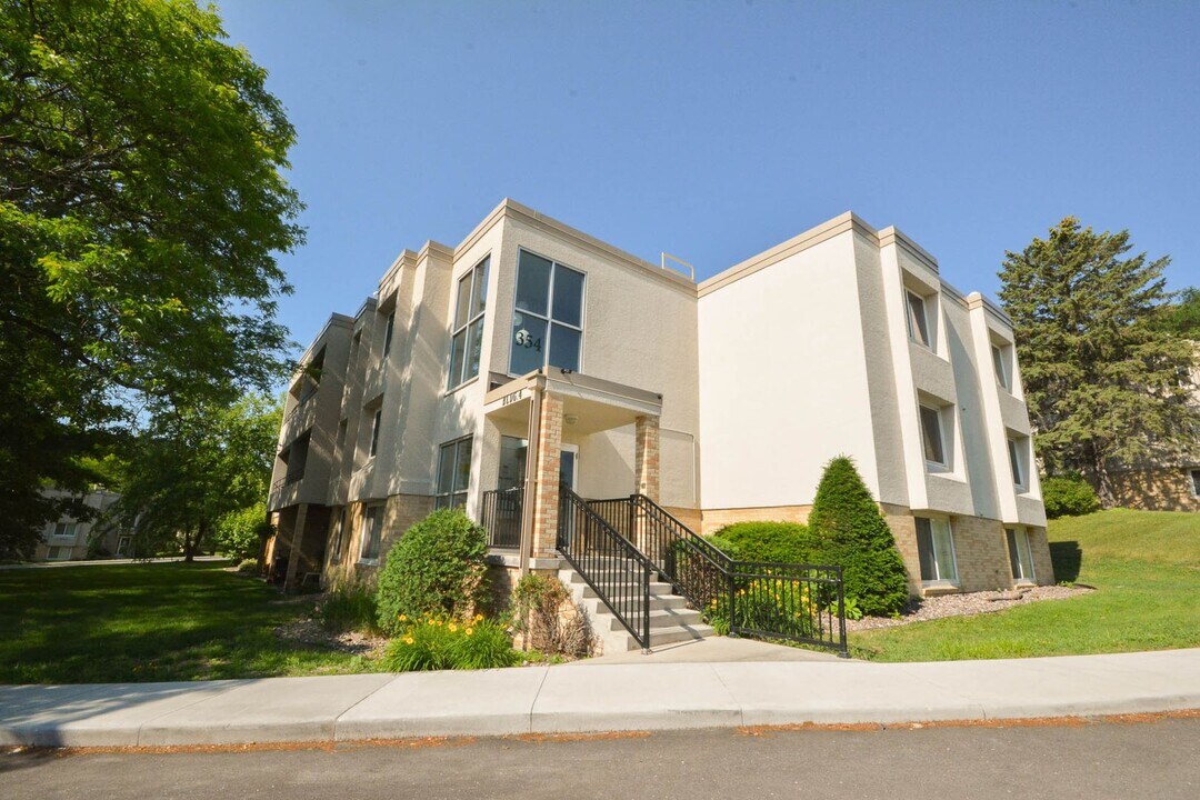 354 Elton Hills Dr NW in Rochester, MN - Building Photo