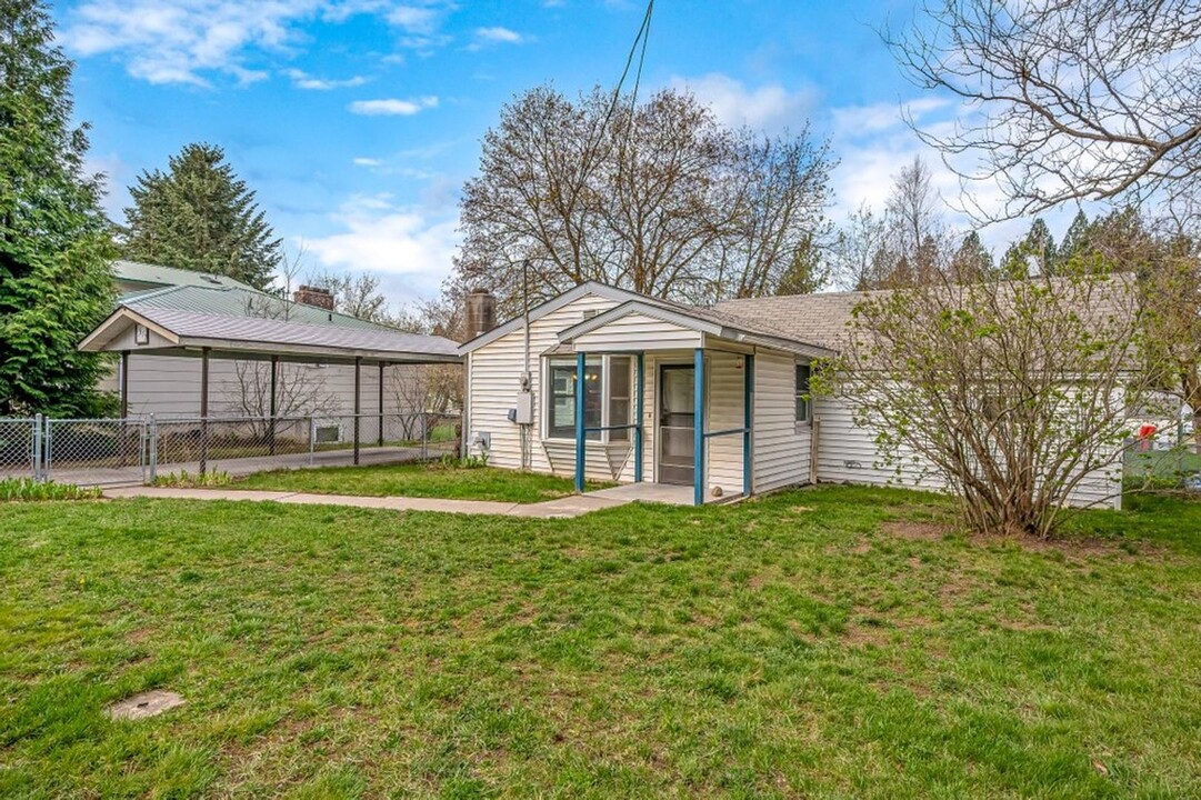 1917 N 14th St in Coeur d'Alene, ID - Building Photo