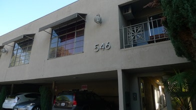 546 N Flores St, Unit 6 in West Hollywood, CA - Foto de edificio - Building Photo