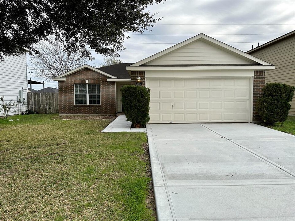 3927 Hollow Cove Ln in Richmond, TX - Building Photo