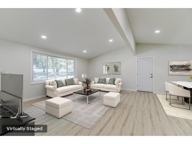 property at 835 Niagara Ln N