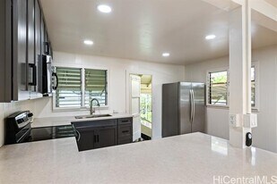 163 Makaweo Ave in Wahiawa, HI - Building Photo