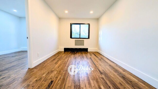 25-33 23rd Street, DG1 in Queens, NY - Building Photo - Building Photo