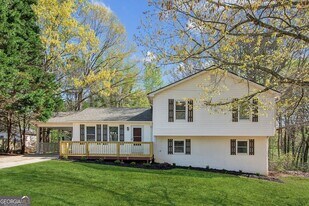 2453 Falcon Ct in Lawrenceville, GA - Building Photo