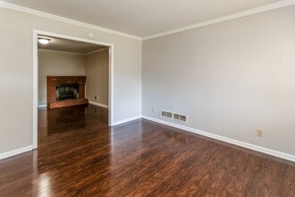 491 Kelly Dr NE in Marietta, GA - Foto de edificio - Building Photo