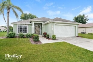 1528 Graduate Ct in Lehigh Acres, FL - Building Photo