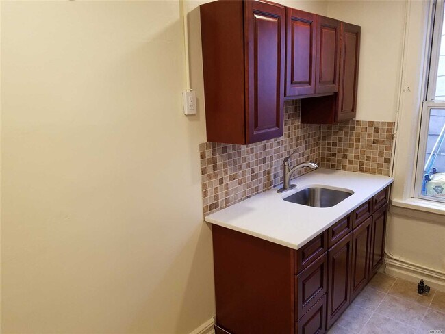 91 N Park Ave-Unit -2 in Rockville Centre, NY - Building Photo - Building Photo