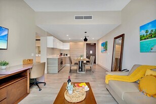 777 N Ocean Dr in Hollywood, FL - Building Photo