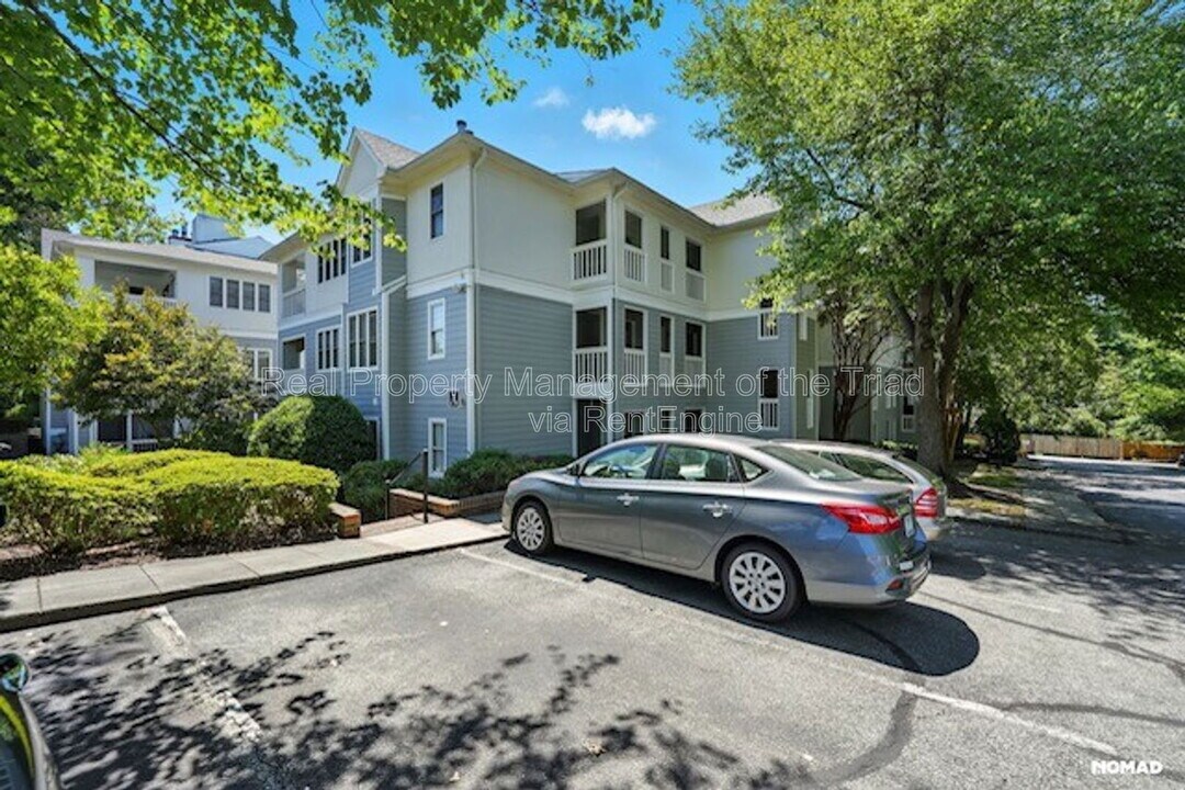 230 Oakwood Ct in Winston-Salem, NC - Building Photo