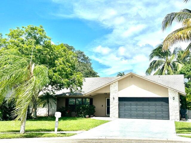 6190 Serene Run in Greenacres, FL - Building Photo