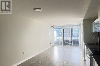 4K-114K Spadina Ave. in Toronto, ON - Building Photo - Building Photo