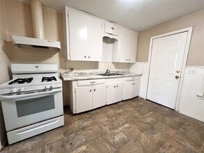 3519 4th St in Bay City, TX - Building Photo - Building Photo