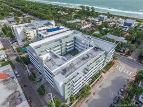7800 Collins Ave in Miami, FL - Building Photo - Building Photo