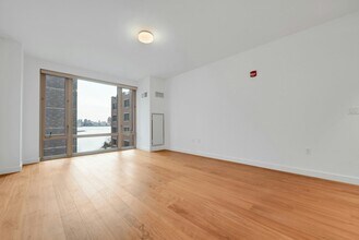 2 Shore Ln in Jersey City, NJ - Building Photo - Building Photo