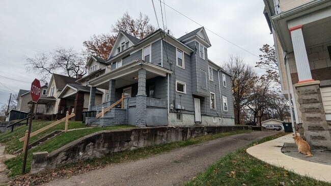 1018 9th St NW in Canton, OH - Building Photo - Building Photo