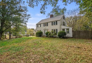 410 Conant Rd in Weston, MA - Building Photo - Building Photo