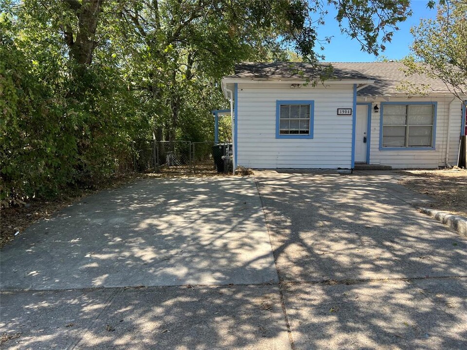 1904 Poage Ave in Killeen, TX - Building Photo