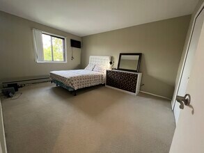 1 Echo Ct, Unit 12 in Vernon Hills, IL - Building Photo - Building Photo