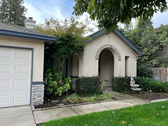 2020 History Ln in Modesto, CA - Building Photo - Building Photo