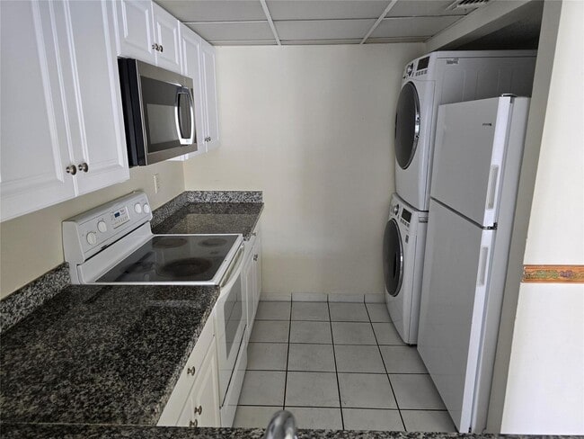 10050 Winding Lake Rd, Unit 103 in Sunrise, FL - Building Photo - Building Photo