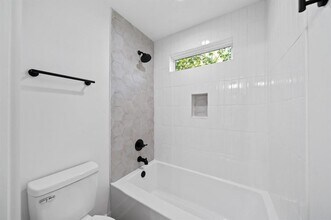 1407 Lauraine St in Brenham, TX - Building Photo - Building Photo