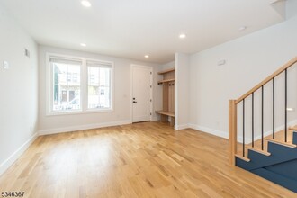 13 Wheeler St in Montclair, NJ - Building Photo - Building Photo