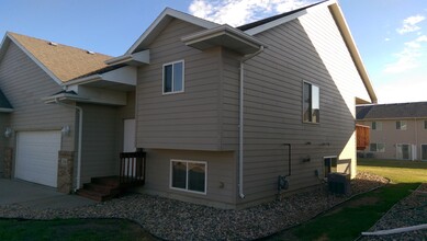 Reno Twinhomes in Sioux Falls, SD - Building Photo - Building Photo