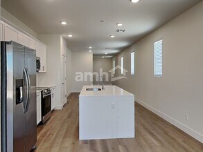 530 Sacred Lotus Pl in Henderson, NV - Building Photo - Building Photo