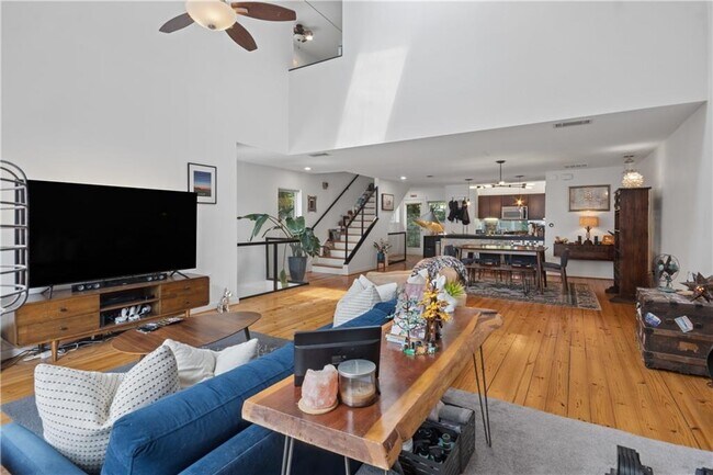property at 920 Memorial Dr SE
