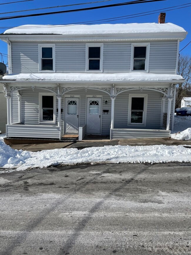 property at 305 N 3rd St