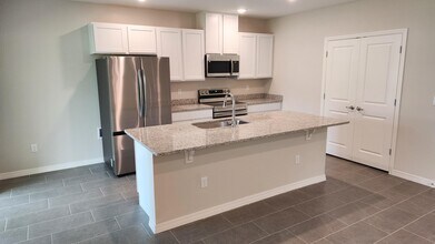 1013 Waco Blvd SE in Palm Bay, FL - Building Photo - Building Photo