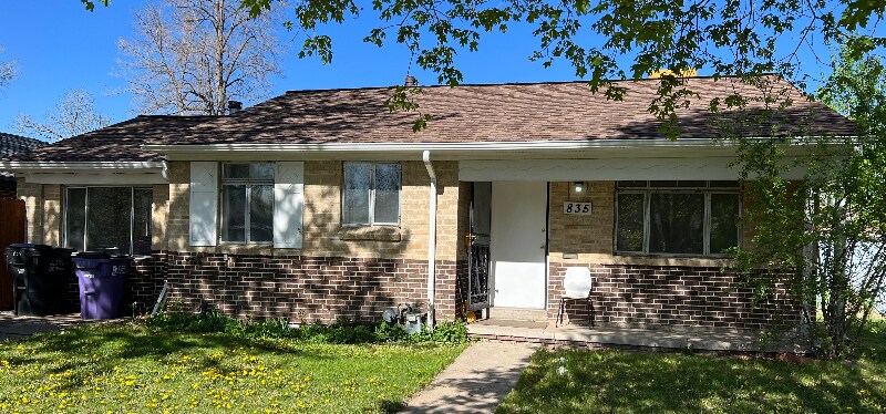 835 Newport St in Denver, CO - Building Photo